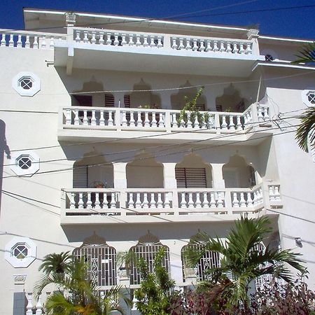 Bethel Court Guesthouse Montego Bay Eksteriør billede